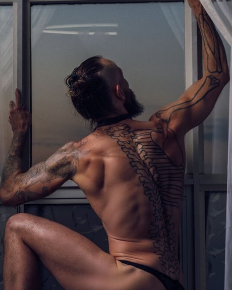 Foto di nudo di fuga di OnlyFans di Uncle Teddy