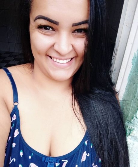 Foto di nudo di fuga di OnlyFans di Mirella