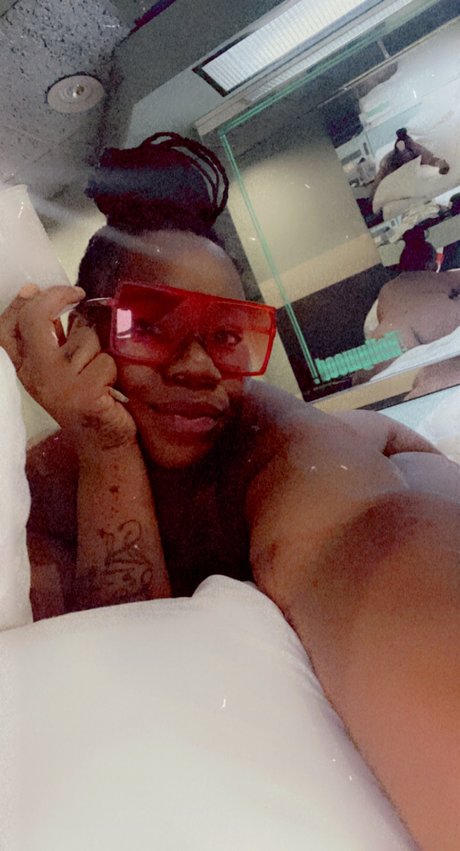 Foto di nudo di fuga di OnlyFans di Deee