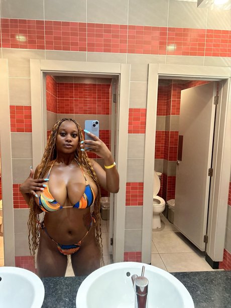Foto di nudo di fuga di OnlyFans di Julie