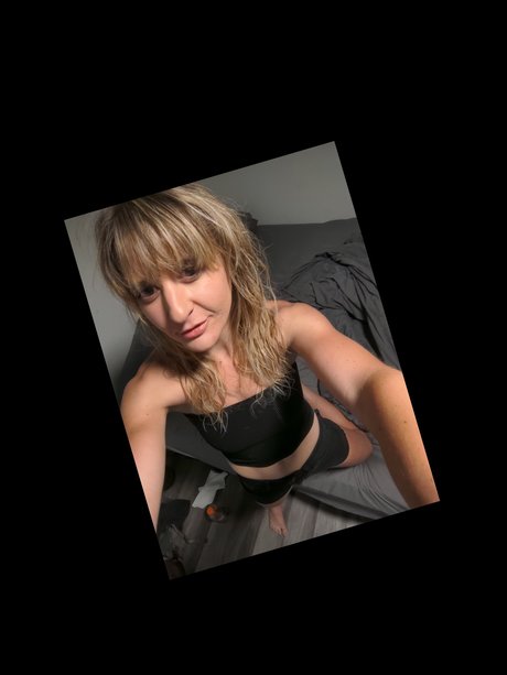 Foto di nudo di fuga di OnlyFans di Veronica