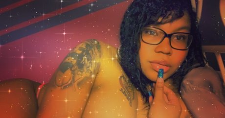 Foto di nudo di fuga di OnlyFans di Mami