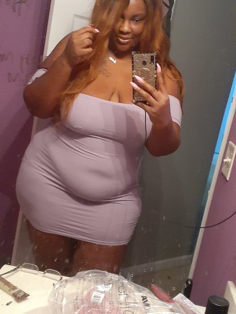 Foto di nudo di fuga di OnlyFans di Glam Amazon