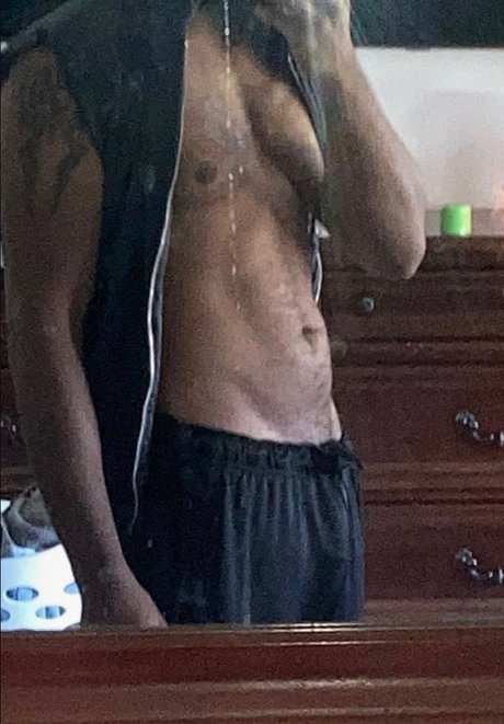 Foto di nudo di fuga di OnlyFans di The Midnight Mechanic