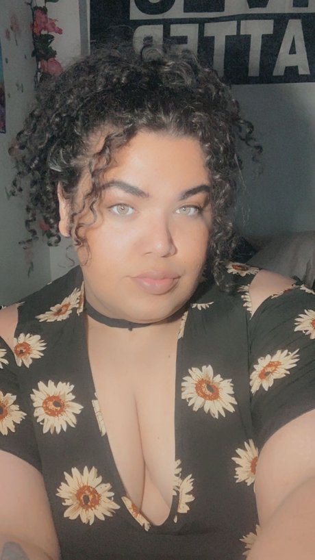 Foto di nudo di fuga di OnlyFans di Queen