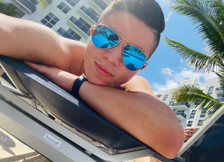 Foto di nudo di fuga di OnlyFans di Santi