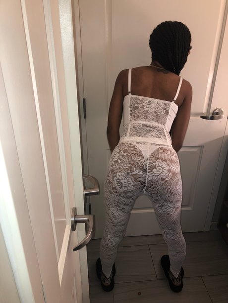 Foto di nudo di fuga di OnlyFans di Raw
