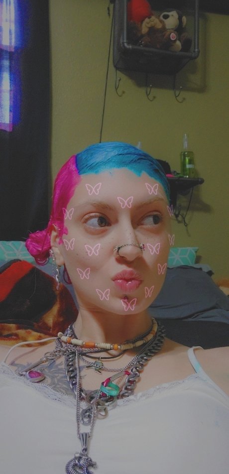 Foto di nudo di fuga di OnlyFans di Pinky