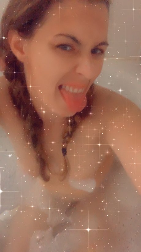 Foto di nudo di fuga di OnlyFans di Tayloramore