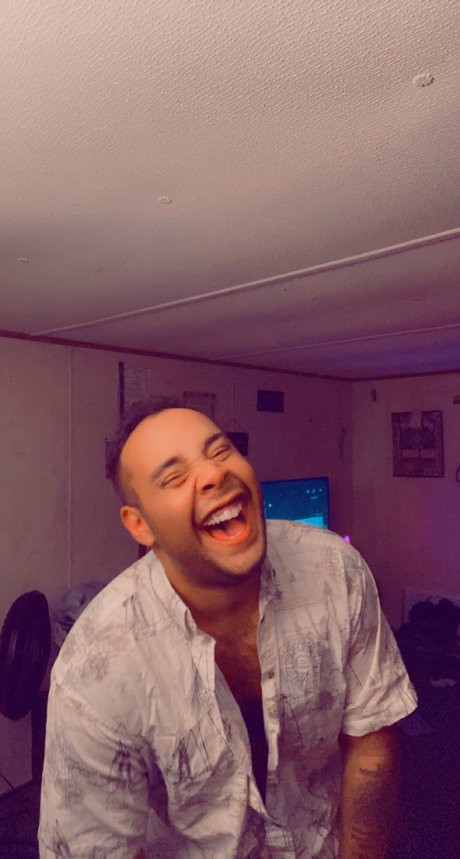 Foto di nudo di fuga di OnlyFans di Black Bear