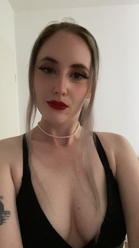 Foto di nudo di fuga di OnlyFans di Goddess Violette