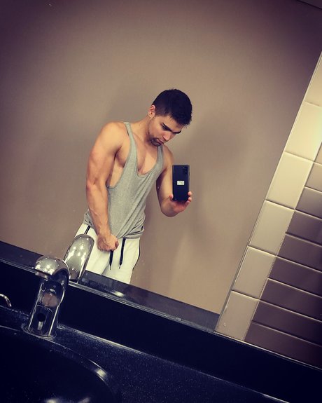 Foto di nudo di fuga di OnlyFans di Lukas