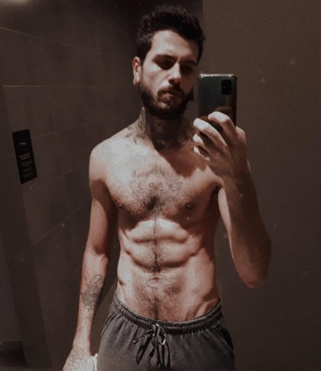 Foto di nudo di fuga di OnlyFans di Lukas Lvares
