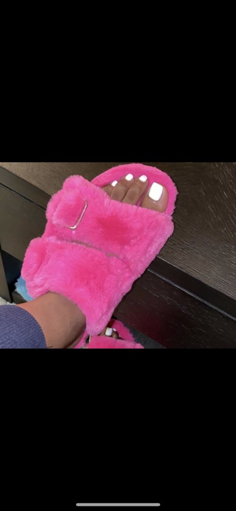 Foto di nudo di fuga di OnlyFans di Danni