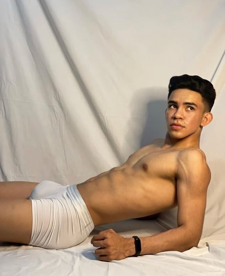 Foto di nudo di fuga di OnlyFans di Dhaniel Carvajal