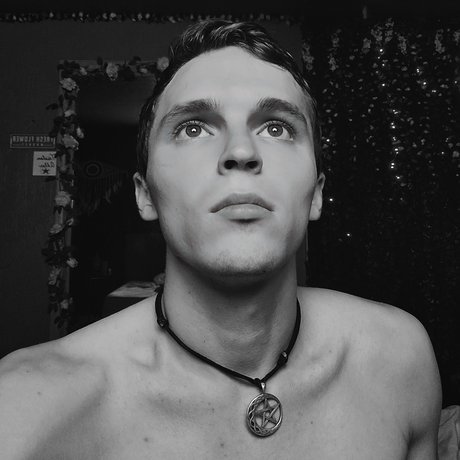 Foto di nudo di fuga di OnlyFans di Tristan Adler