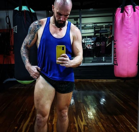 Foto di nudo di fuga di OnlyFans di Papi Silkies 