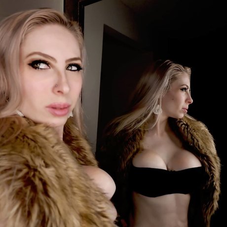 Foto di nudo di fuga di OnlyFans di Pinkprincesszee  Free