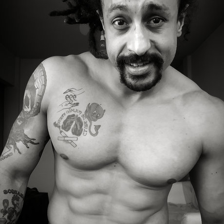 Foto di nudo di fuga di OnlyFans di Rasta Crazy