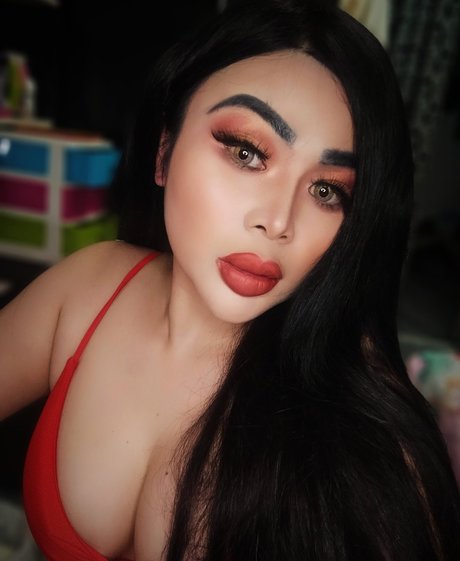 Foto di nudo di fuga di OnlyFans di Thai Booty Queen 