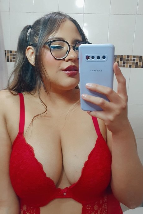 Foto di nudo di fuga di OnlyFans di Selyne Leon