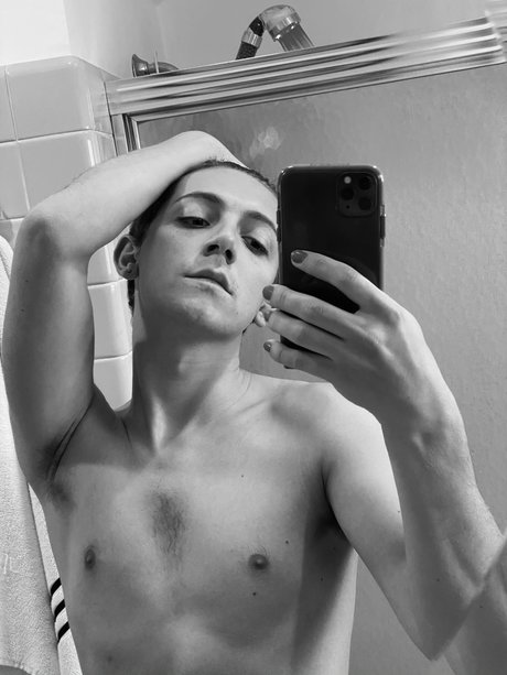 Foto di nudo di fuga di OnlyFans di Devin Winters