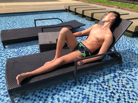 Foto di nudo di fuga di OnlyFans di  Uncensored John