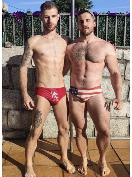 Foto di nudo di fuga di OnlyFans di Two In Action