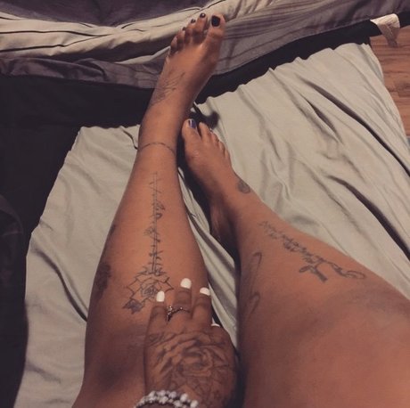 Foto di nudo di fuga di OnlyFans di Tattoobunny