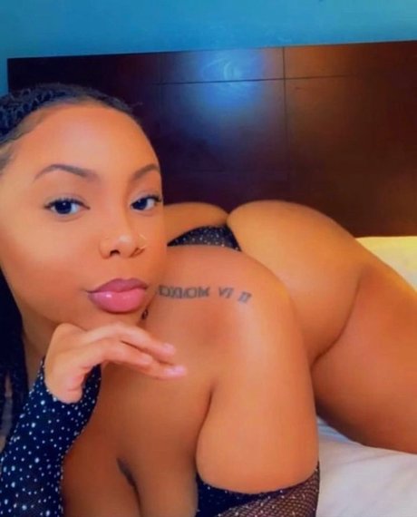 Foto di nudo di fuga di OnlyFans di The Hood Goddess Palace