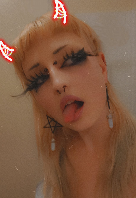 Foto di nudo di fuga di OnlyFans di Senpai Thunderthighs