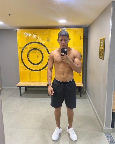 Foto di nudo di fuga di OnlyFans di Antony Uncut  010