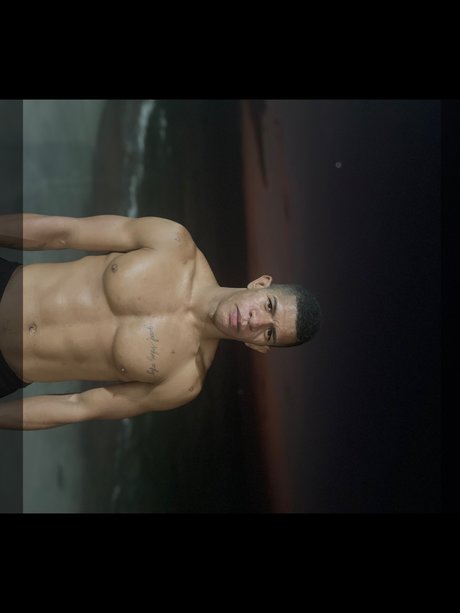 Antony Uncut  010