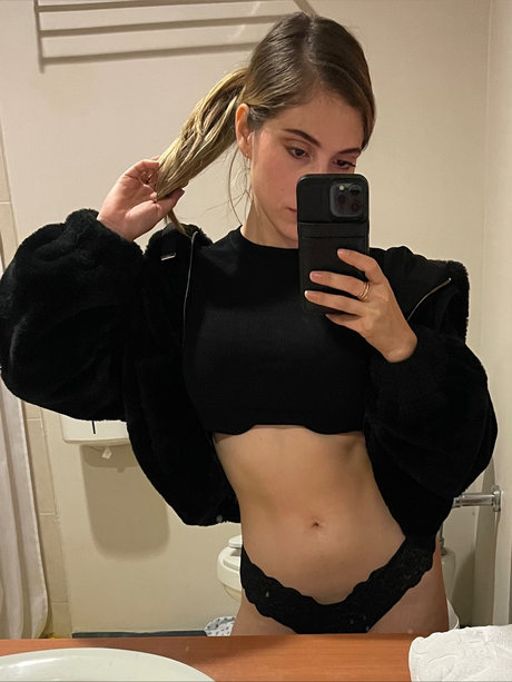 Foto di nudo di fuga di OnlyFans di Soylawerita