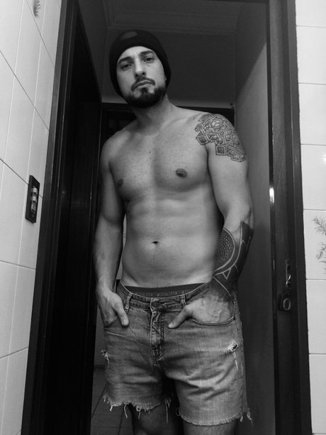 Foto di nudo di fuga di OnlyFans di Malu