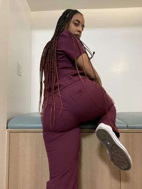 Foto di nudo di fuga di OnlyFans di Nursebooty