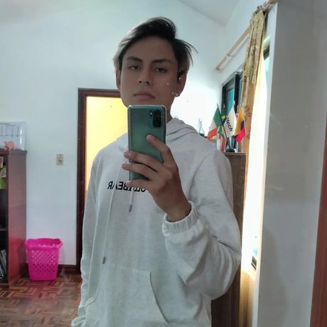Foto di nudo di fuga di OnlyFans di Byron