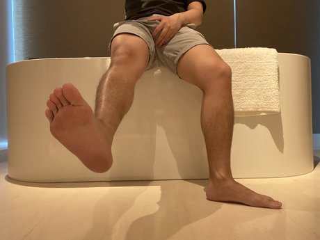 Foto di nudo di fuga di OnlyFans di Asian Foot Master Us10