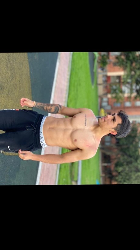 Foto di nudo di fuga di OnlyFans di Santiago Quevedo