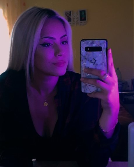 Foto di nudo di fuga di OnlyFans di Grumi