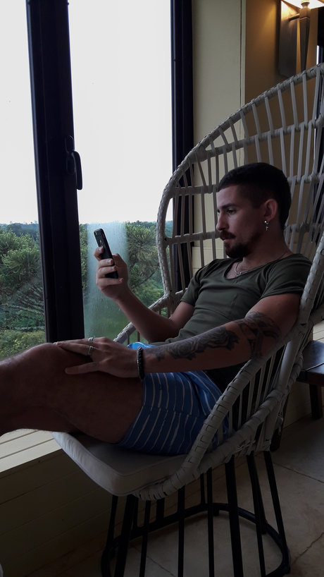 Foto di nudo di fuga di OnlyFans di David Frizzo