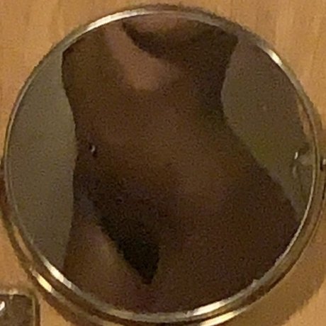 Foto di nudo di fuga di OnlyFans di Ari