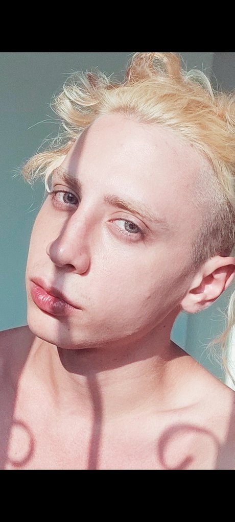 Foto di nudo di fuga di OnlyFans di Dennis