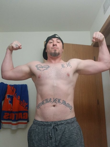 Foto di nudo di fuga di OnlyFans di Amor Fati