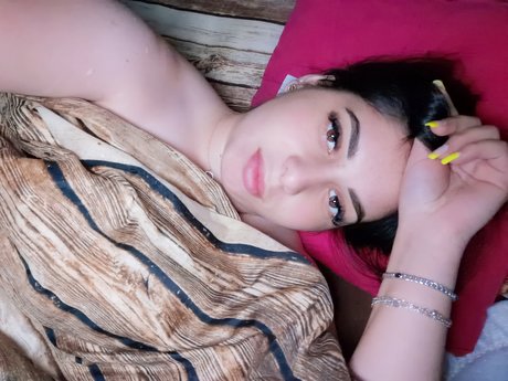 Foto di nudo di fuga di OnlyFans di Deniisa