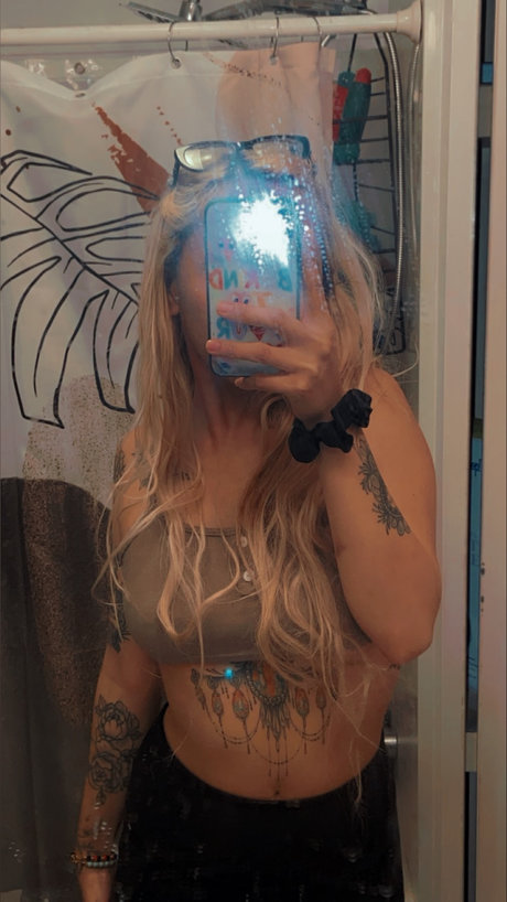 Foto di nudo di fuga di OnlyFans di Elena