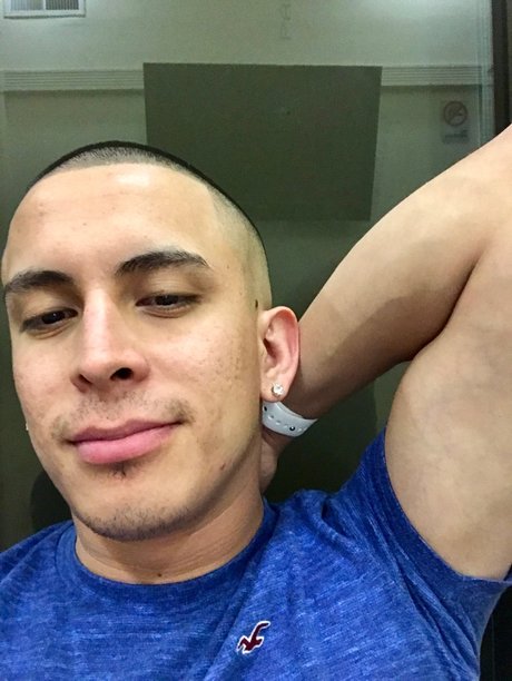 Foto di nudo di fuga di OnlyFans di Yandel