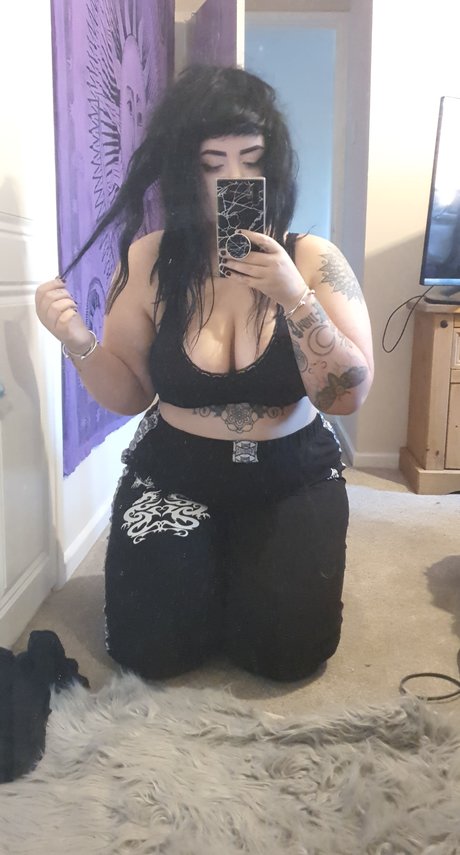 Foto di nudo di fuga di OnlyFans di Gothbitch