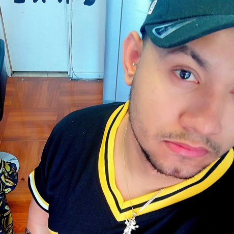 Foto di nudo di fuga di OnlyFans di Adrian