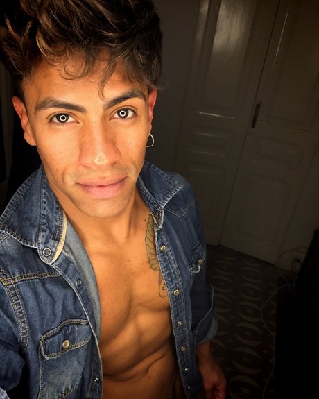Foto di nudo di fuga di OnlyFans di Dick Brow Dancer